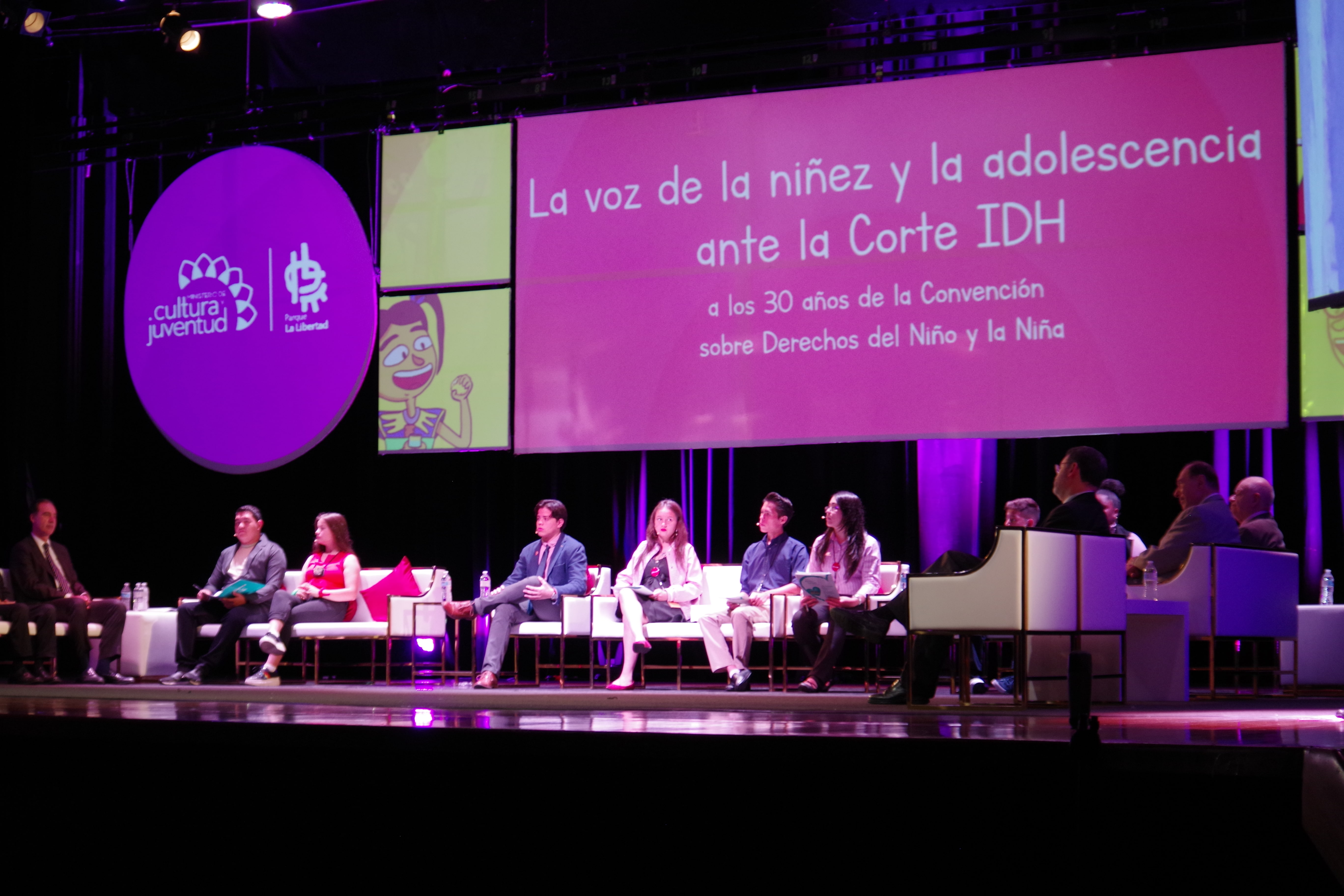 Jóvenes alzan la voz para hacer valer sus derechos 